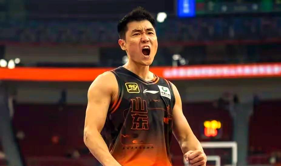 山东男篮主场大胜对手，展现实力